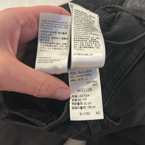 Levi’s women’s black 311 shaping skinny jeans size 32 - Picture 3 of 4